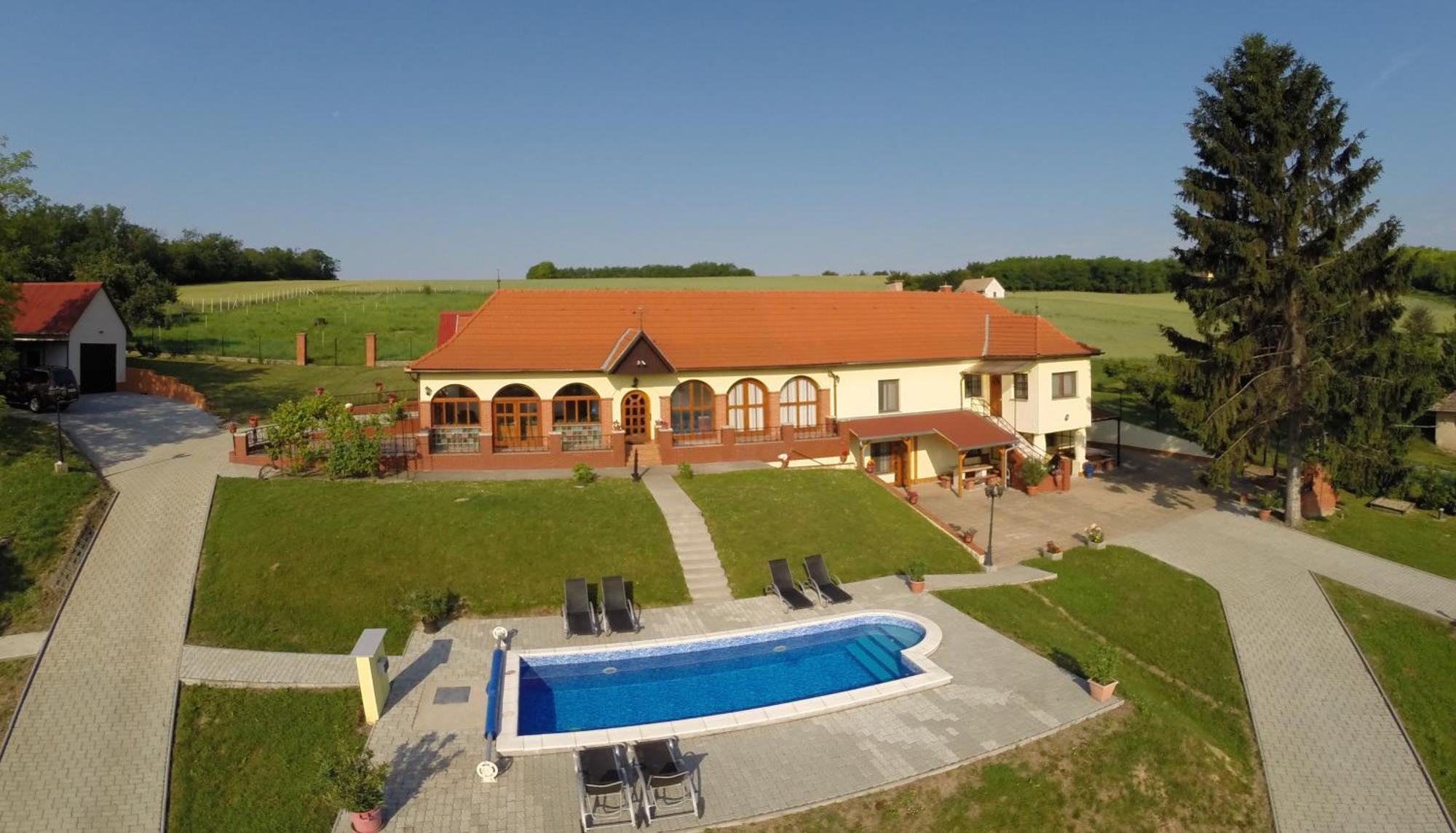 Villa Teleki Exteriör bild
